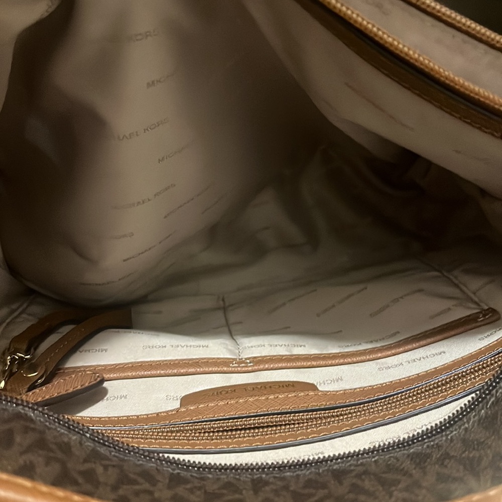 Michael Kors Medium Monogram Bag - Picture 4 of 5